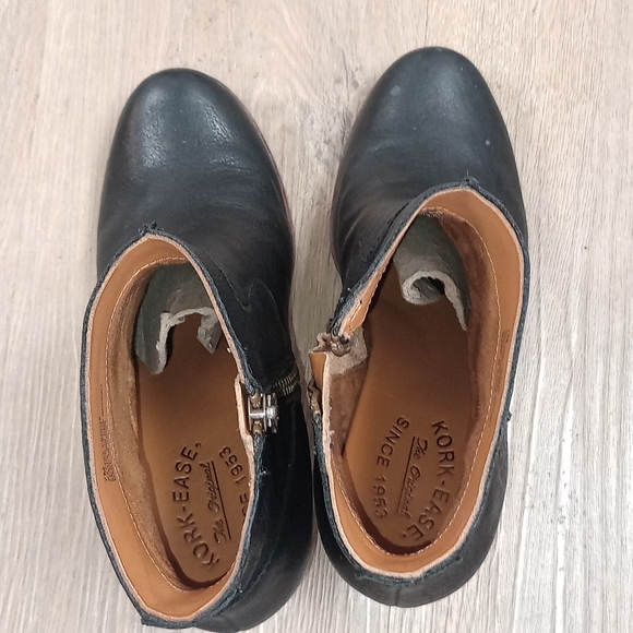 KORK-EASE Women's Black Leather Michelle Sculpted Wooden Heel Boot Size 7 M - Picture 5 of 7